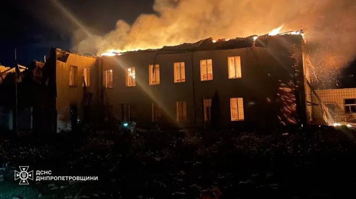 Російські дрони зруйнували навчальний заклад у Межовій на Дніпропетровщині