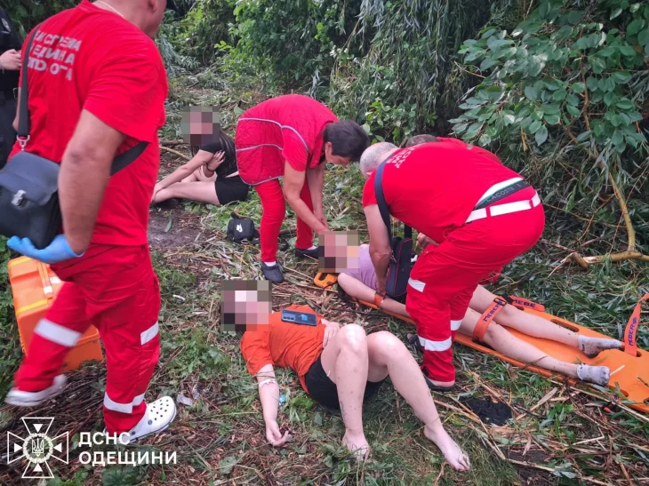У Балті Одеської області дерево впало на намет із підлітками: один загинув, четверо поранені