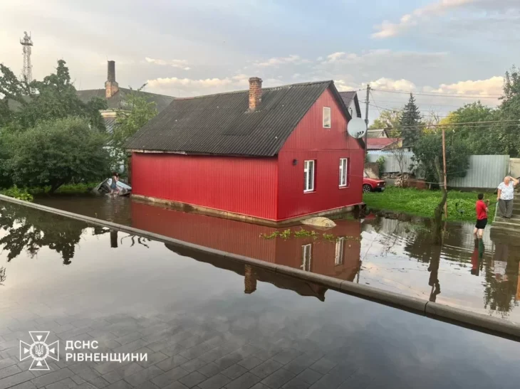 Сильна негода в Україні спричинила підтоплення та масові відключення електроенергії