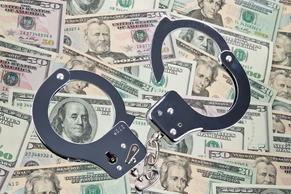 Прокурори повідомили про підозру іноземцю, який за $9000 допомагав майбутнім лікарям успішно скласти єдиний держіспит