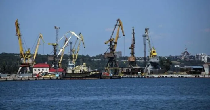 росія посилює військову інфраструктуру захоплених портів Маріуполя та Бердянська