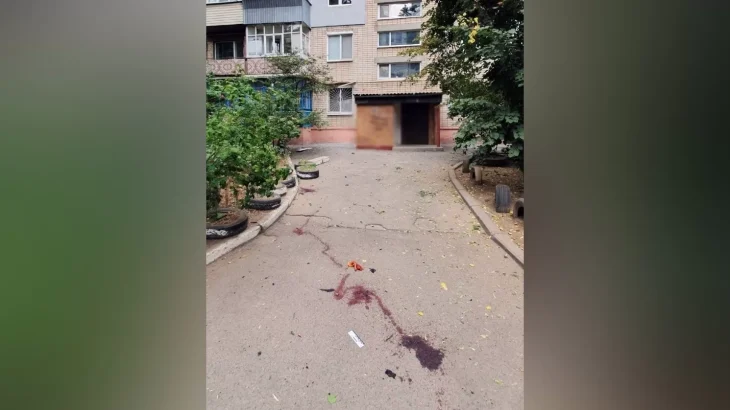 У Херсоні російські війська обстріляли людей, які чекали допомоги від міської влади