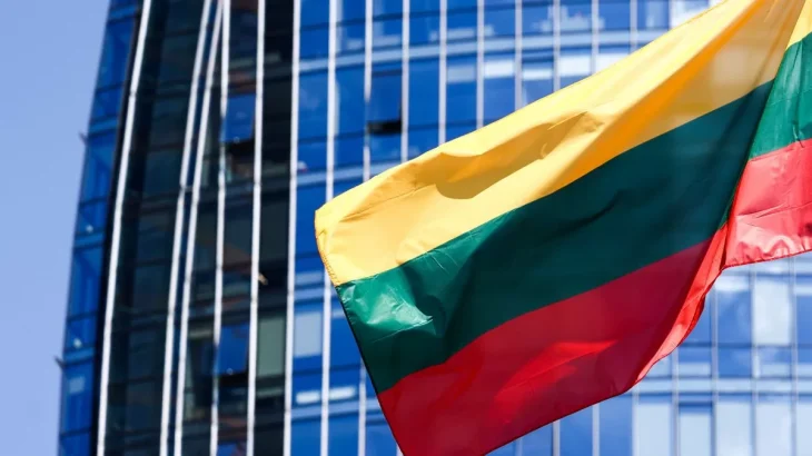 У Литві вперше скасували посвідку на проживання росіянину через часті поїздки до рф
