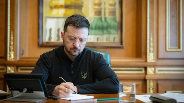 Зеленський затвердив закон про контрактну службу для українців віком від 60 років