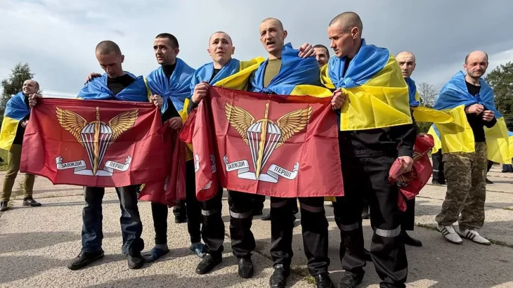 Україна здійснила обмін полоненими: військові та цивільні повернулися додому