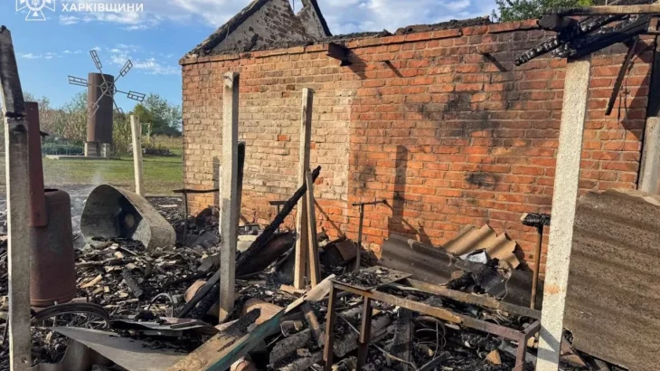 Рятувальники ліквідували наслідки атаки БпЛА у Великій Рогозянці Харківщини