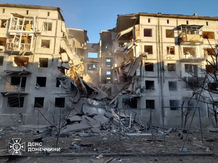 Російський обстріл у Добропіллі спричинив обвал багатоповерхівки: є жертва