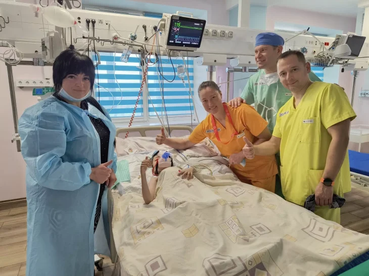 Львівські та американські лікарі успішно прооперували 12-річну дівчинку зі сколіозом 4 ступеня