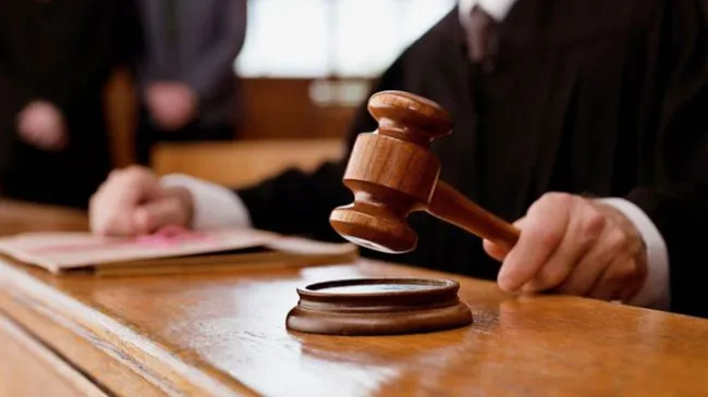 Суд зобов’язав двох жінок компенсувати моральну шкоду колезі за образи на роботі