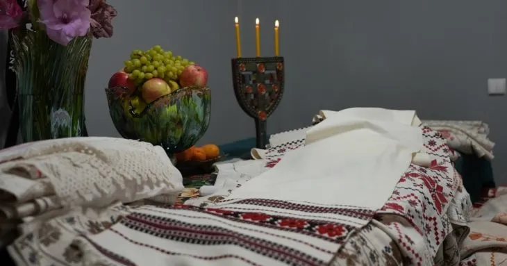 Символіка та значення українських рушників: традиції, орнаменти та обереги