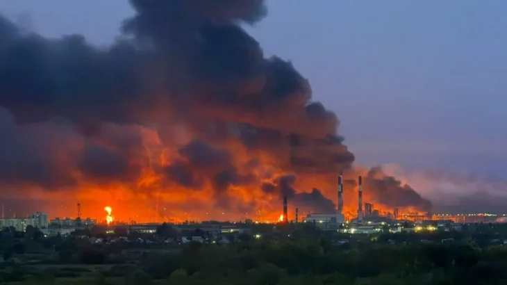 ЗСУ підтвердили нічні удари дронів по нафтопереробних заводах росії