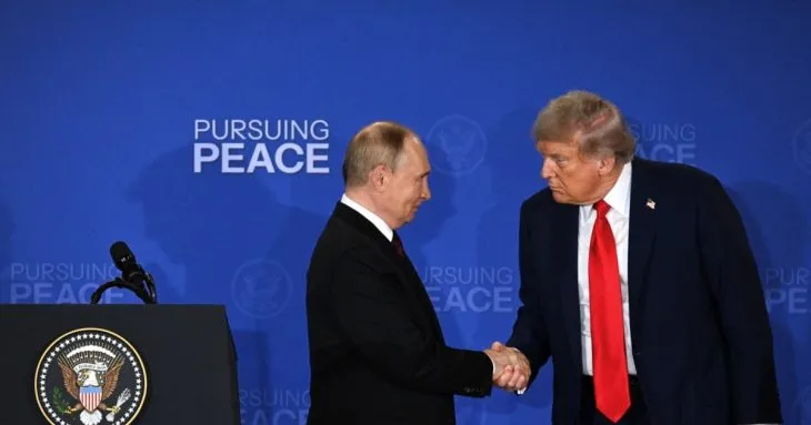 Суперечливі повідомлення: чи телефонував Трамп Путіну під час переговорів із Зеленським та європейськими лідерами
