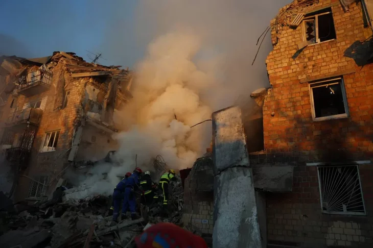 Кількість загиблих у Києві внаслідок обстрілу зросла до восьми, серед них дитина