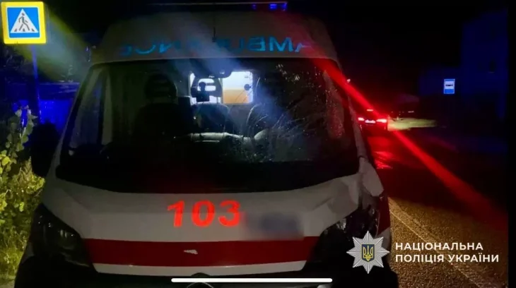 На Закарпатті автомобіль швидкої допомоги збив на смерть пішохода