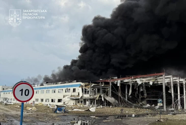 Росіяни завдали ракетного удару по американському заводу Flex у Мукачеві: опубліковано фото наслідків