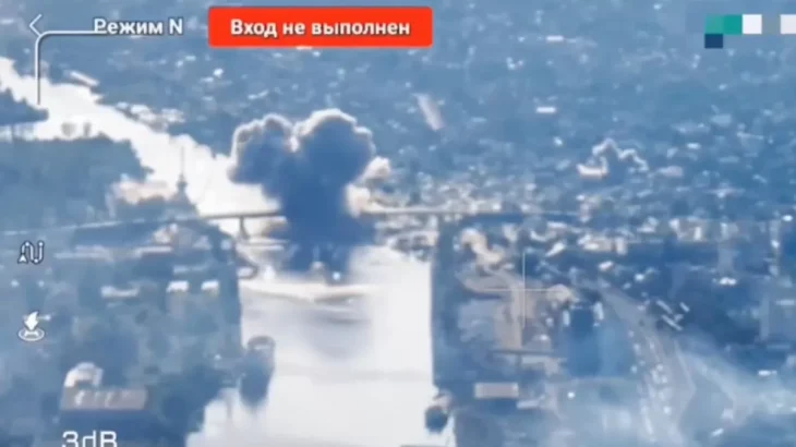 У Херсоні росіяни скинули авіабомбу на міст, що з’єднував Острів з містом