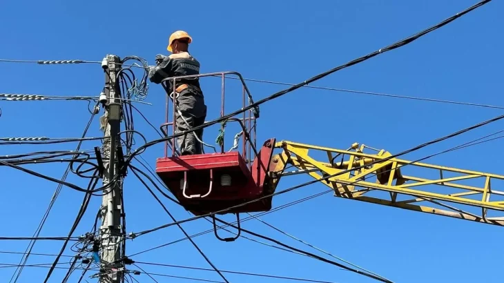 У Харкові відновлюють електропостачання після масованої атаки дронами