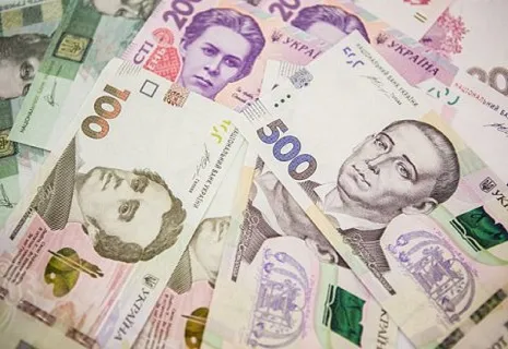 Які реальні зарплати отримують українці: порівняння даних Держстату та Пенсійного фонду