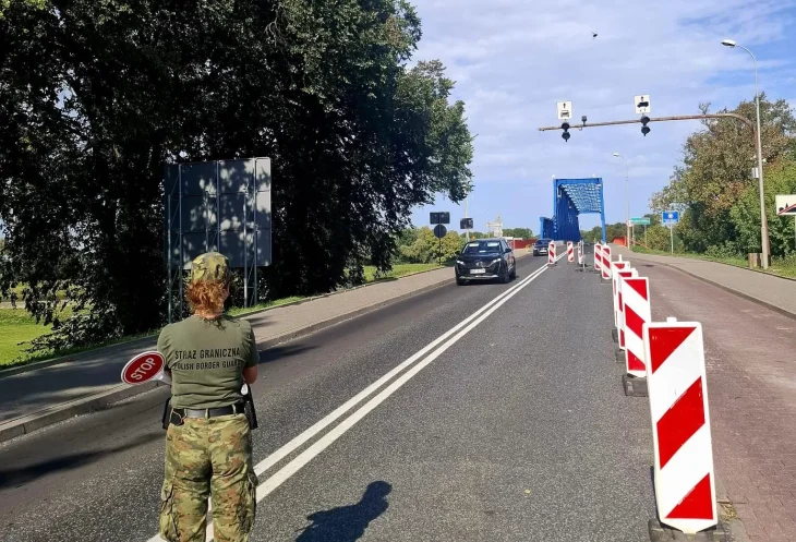 Польща закликала громадян терміново залишити Білорусь через загрозу безпеці