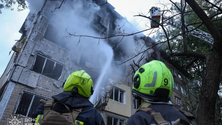 Пошкодження дипломатичних об’єктів у Києві під час нічної ракетної атаки