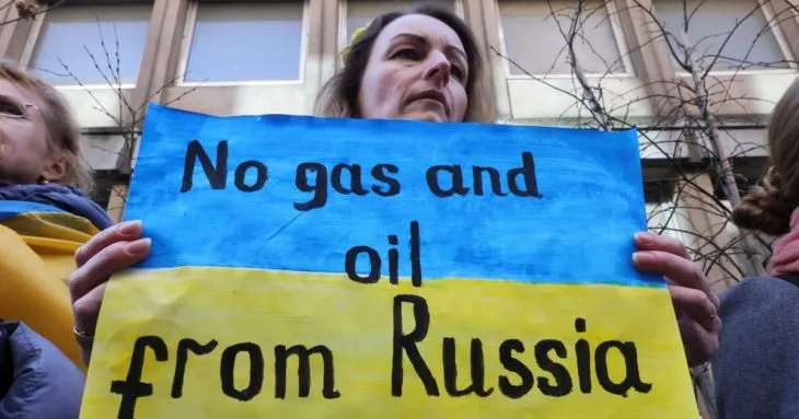 ЄС готує нові санкції проти росії: обмеження туристичних віз та нафтові заходи
