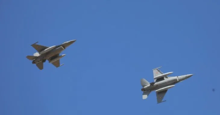 Румунські F-16 виявили дрон після російських атак: Зеленський закликав до спільного захисту