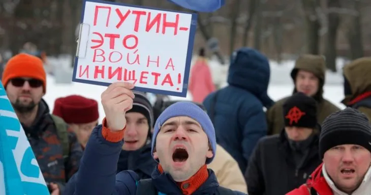 Російська економіка переживає спад: паливна криза та ризики рецесії у 2025 році