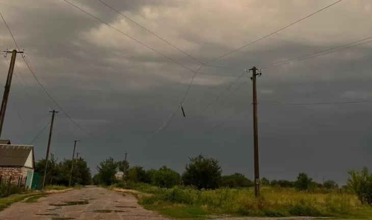Близько 11 тисяч домогосподарств на Київщині залишаються без світла через негоду