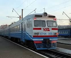 Затримки поїздів Укрзалізниці через обстріли та знеструмлення на Миколаївщині й Кіровоградщині