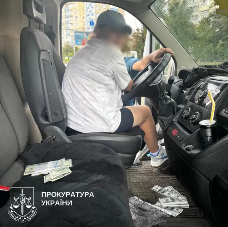 У Києві затримали жінку за продаж авто для ЗСУ, ввезених як гуманітарна допомога