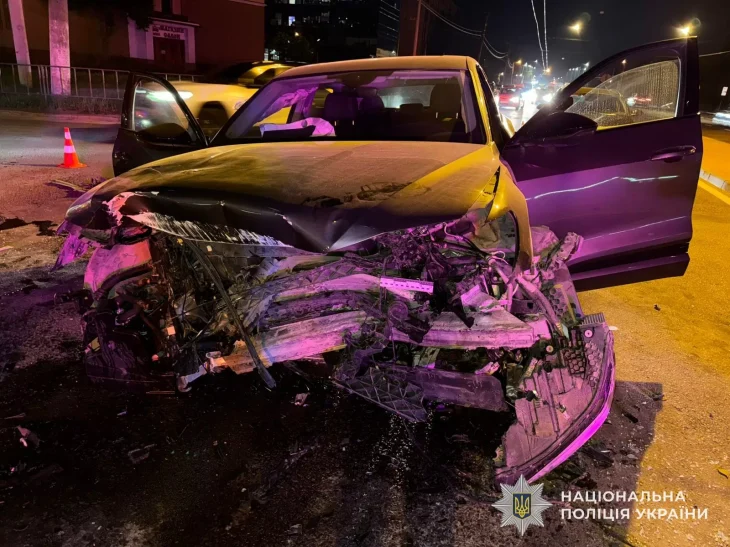 У Львові зіткнулися Audi та Opel: двоє людей госпіталізовані після аварії