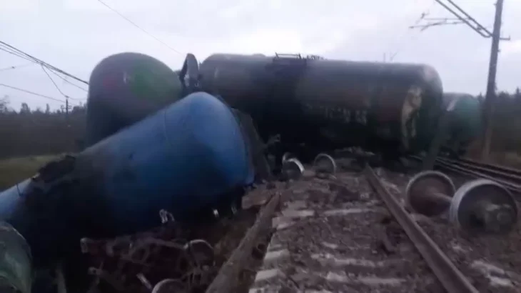 Українські спецпризначенці здійснили подвійний удар по залізниці рф: знищено росгвардійців і паливні цистерни