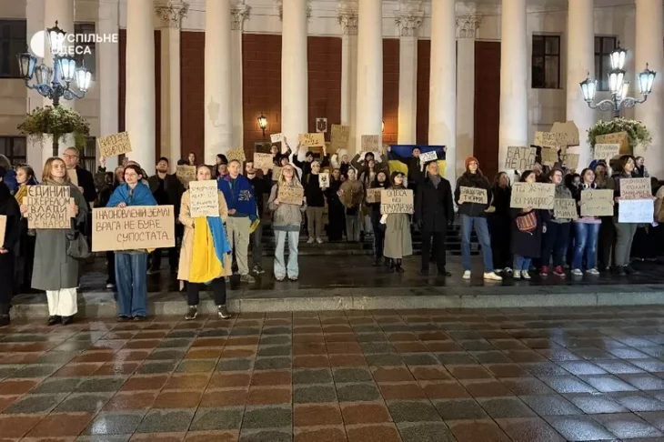 В Одесі відбулася акція протесту проти мера Труханова після позбавлення громадянства