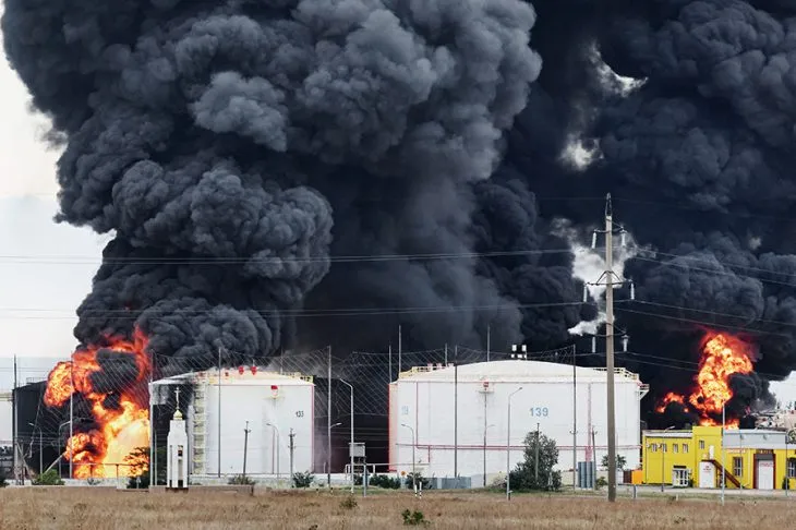 Бензиновий колапс у Криму: удари по Феодосійській нафтобазі- обгрунтована військова стратегія ЗСУ