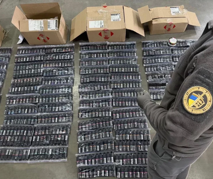 Львівські митники зупинили контрабанду майже 2000 рідин для вейпів на понад 500 тисяч гривень
