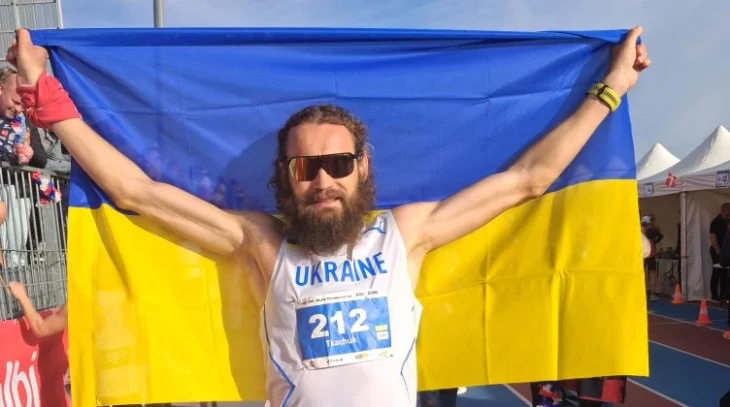 Андрій Ткачук виграв 24-годинний ультрамарафон у Франції з рекордом понад 294 км
