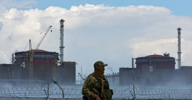 Росія намагається під’єднати Запорізьку АЕС до своєї енергомережі: загрози та наслідки