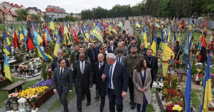Опитування: Як змінилася підтримка України серед європейців у 2025 році