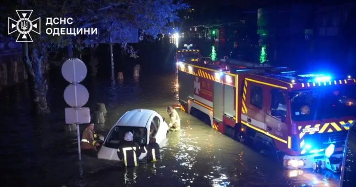 Зеленський доручив повну перевірку роботи служб Одеси після трагедії через зливи