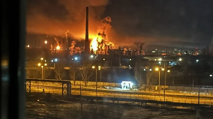 Через атаки дронів простоює майже 40% потужностей нафтопереробних заводів рф