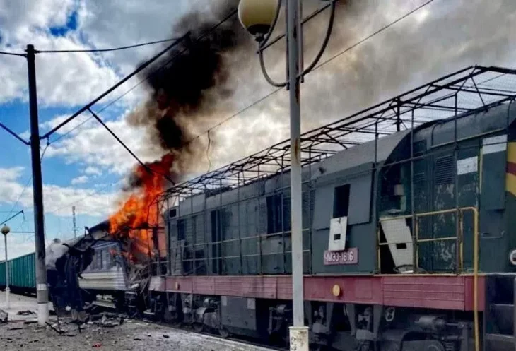 Вісім людей поранено внаслідок атаки дронами на вокзал у Шостці