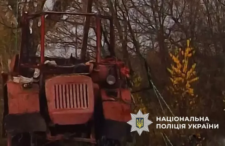 Російський FPV-дрон атакував трактор у Харківській області: загинув тракторист