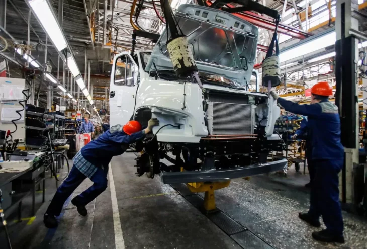 Російські промислові гіганти масово скорочують персонал через економічну кризу
