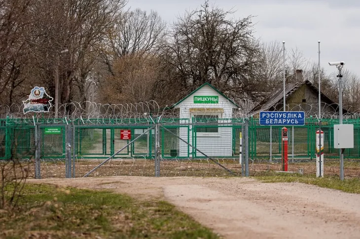 Литва тимчасово закрила два пункти пропуску на кордоні з білоруссю через повітряні кулі