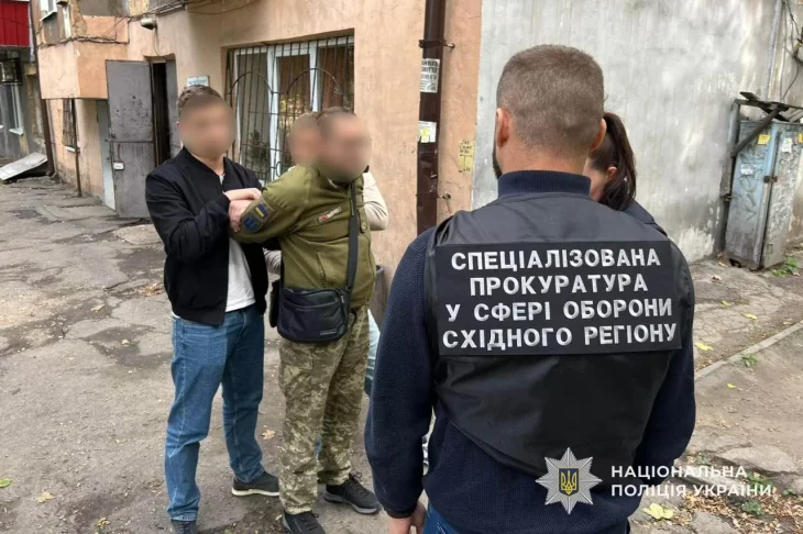 У Дніпрі військовий ТЦК затриманий за отримання 20 тисяч доларів хабара