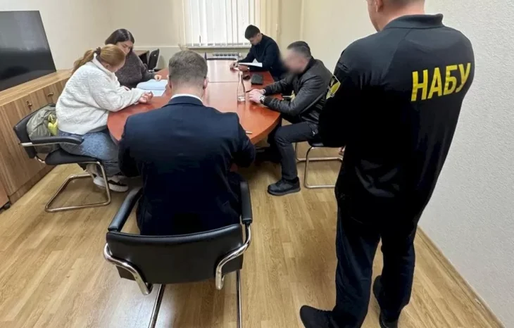 Голову Одеської облради та його дружину підозрюють у недостовірному декларуванні майна