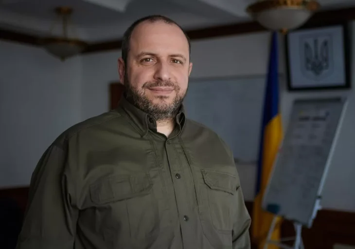 Центр протидії дезінформації спростував чутки про втечу Рустема Умєрова з України