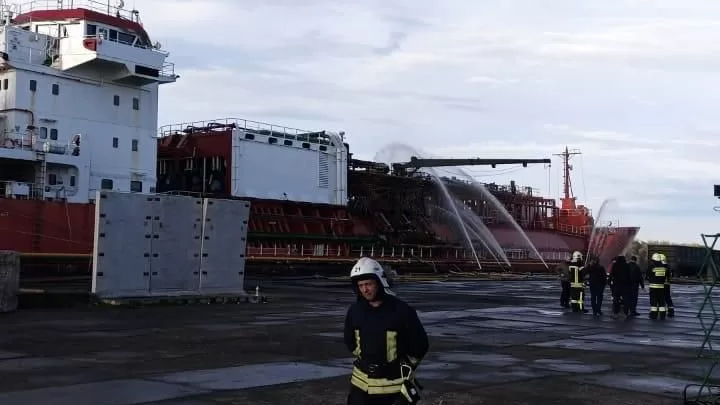 Пожежу на танкері ORINDA в Ізмаїлі повністю ліквідували після російської атаки