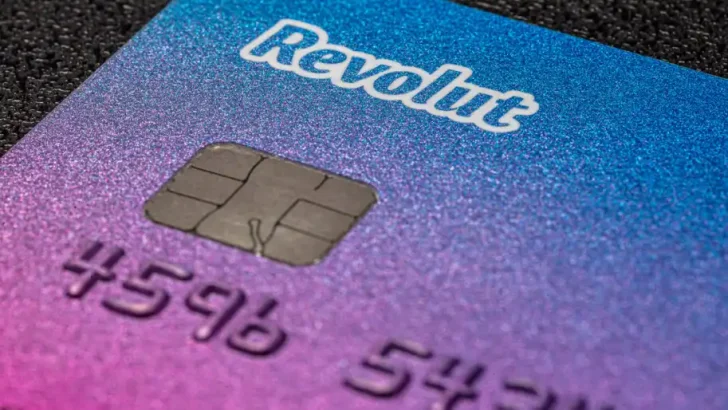 Revolut блокує рахунки росіян у ЄС через нові санкції Євросоюзу