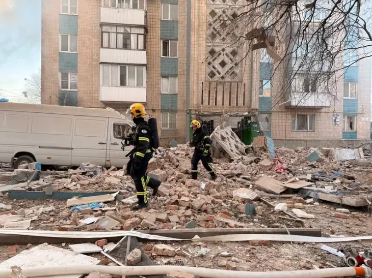 У Тернополі ракетний удар зруйнував багатоповерхівку: загинули двоє людей